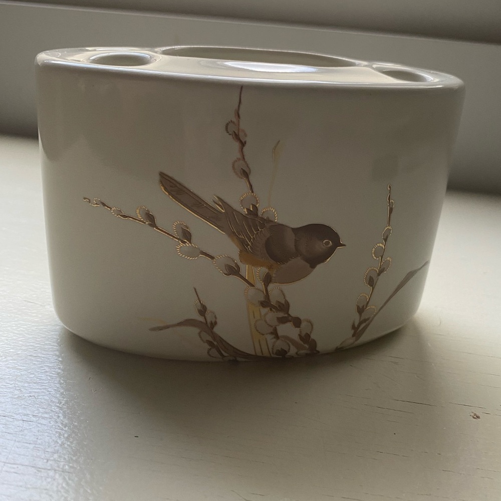 Vintage Cream toothbrush holder with Bird Design